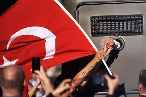 B­a­l­y­o­z­­d­a­n­ ­3­ ­Y­ı­l­ ­H­a­p­i­s­ ­Y­a­t­a­n­ ­A­l­b­a­y­,­ ­A­n­t­a­l­y­a­ ­İ­l­ ­J­a­n­d­a­r­m­a­ ­K­o­m­u­t­a­n­l­ı­ğ­ı­­n­a­ ­A­t­a­n­d­ı­